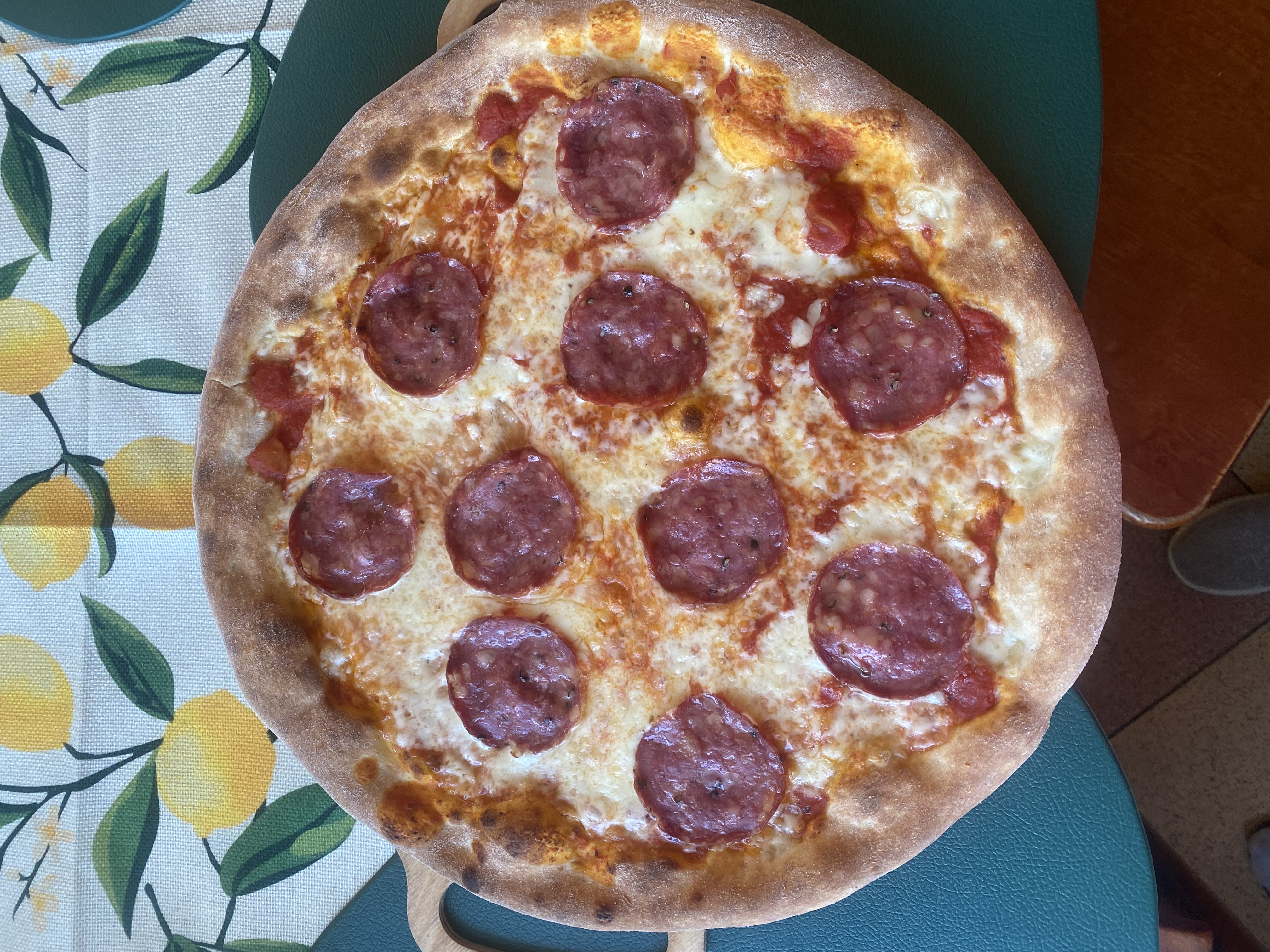 Pizza_wloska_Salami_Antonio_Kasprzaka_Lodz.jpg
