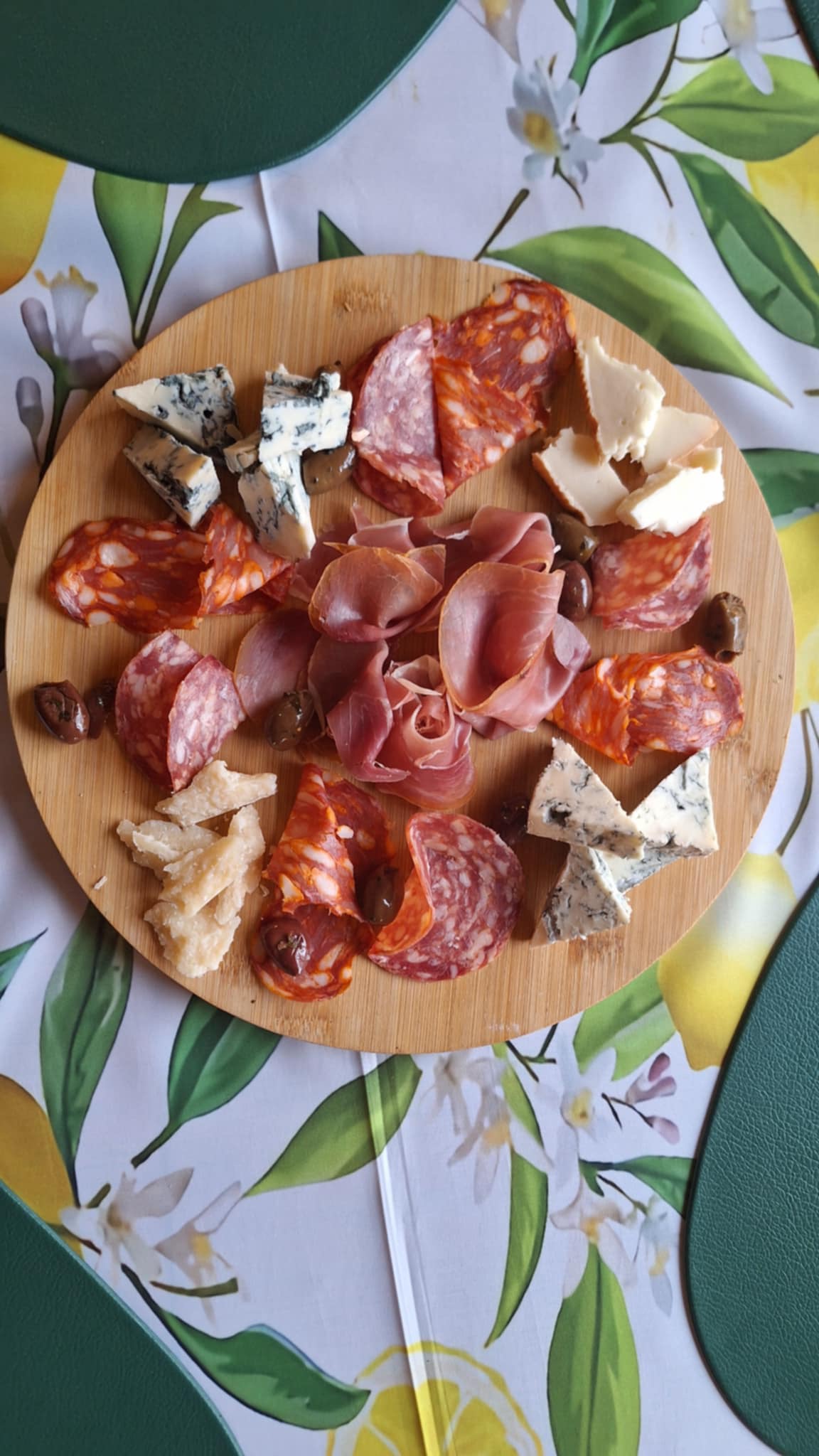 Deska_serow_-_Ciao_Ciao_Antonio_Kasprzaka.jpeg
