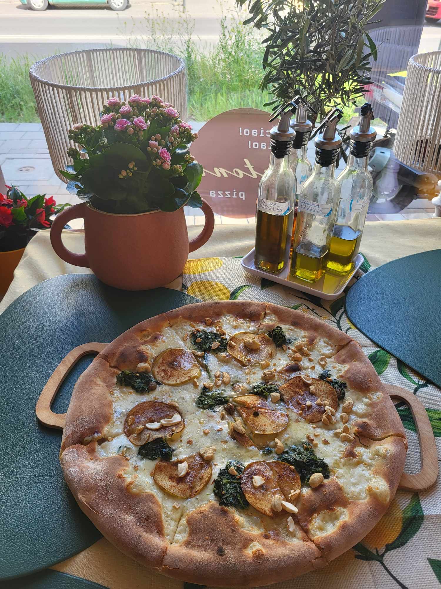Pizza_wloska_Canella_Antonio_Kasprzaka_Lodz.JPG